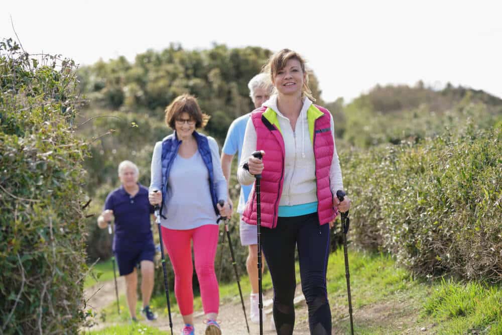 Senior people nordic walking by the atlantic coast marche nordique - Don Du Souffle